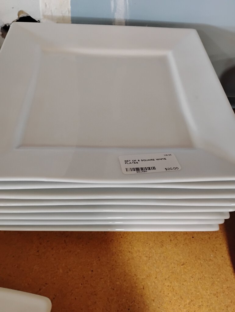 SET OF 8 SQUARE WHITE PLATES