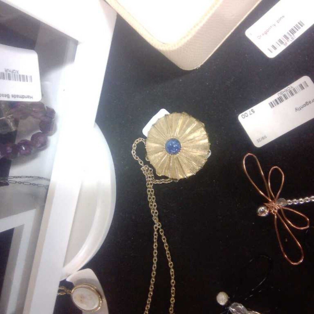 VINTAGE ESTEE LAUDER PERFUME COMPACT PENDANT NECKLACE