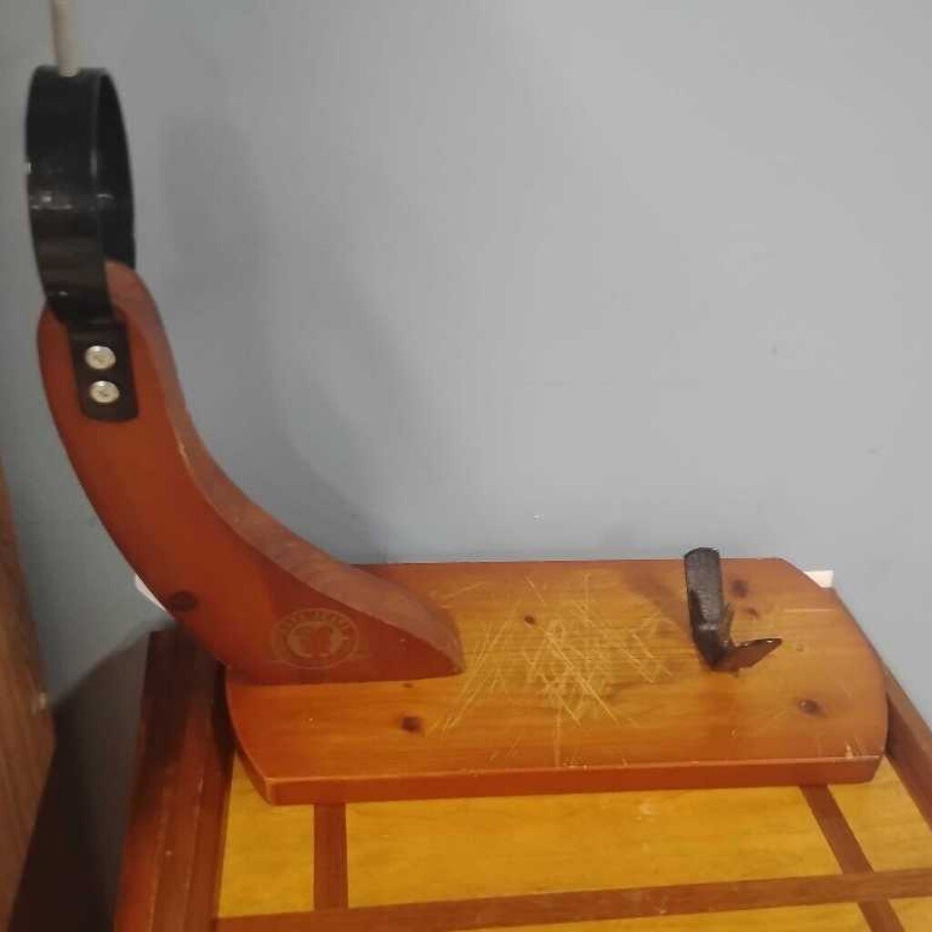 DONA JUANA WOODEN HAM HOLDER GONDOLA
