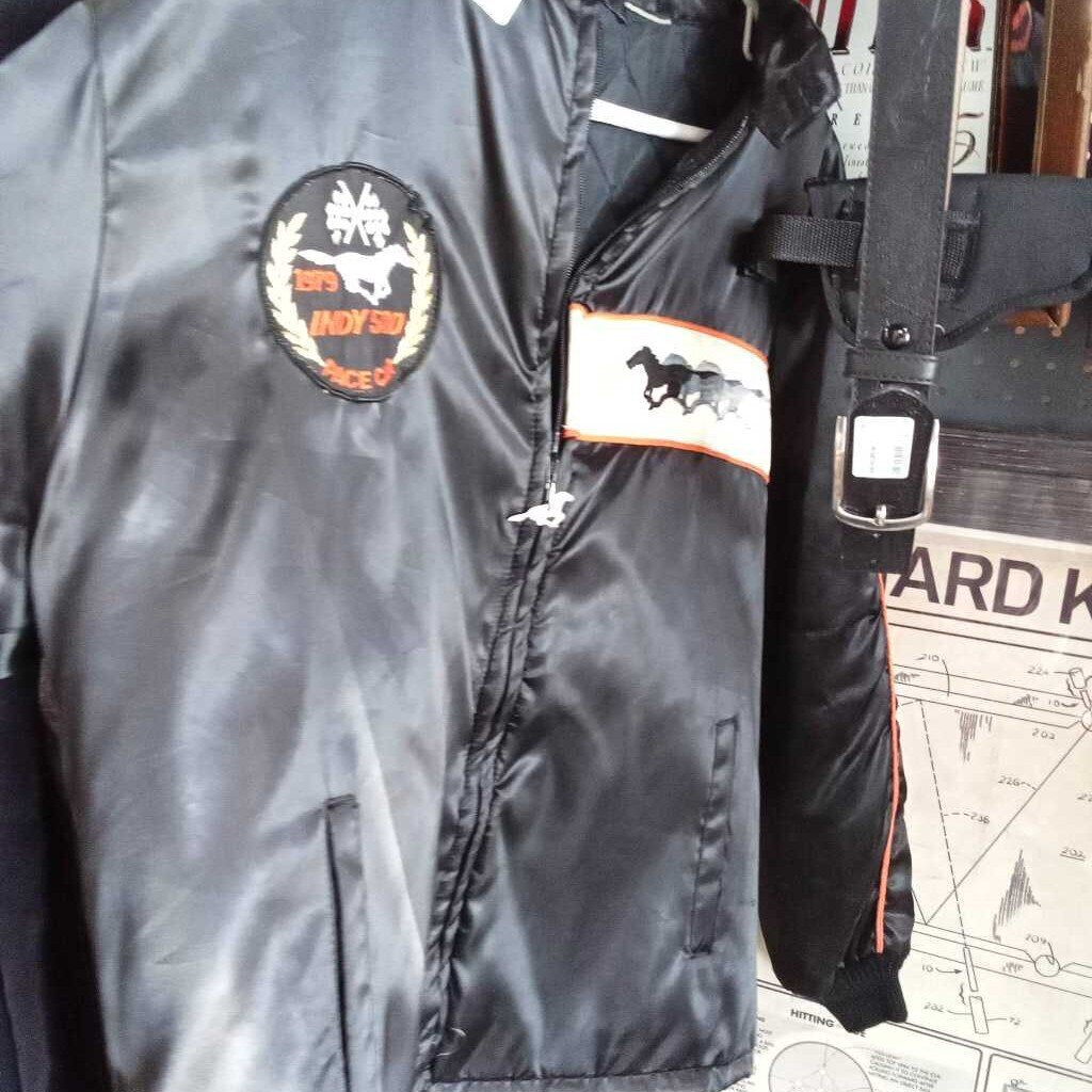 VINTAGE MENS 1979 INDY 500 JACKET (NOT EXACTLY SURE IF ITS MED OR LG)