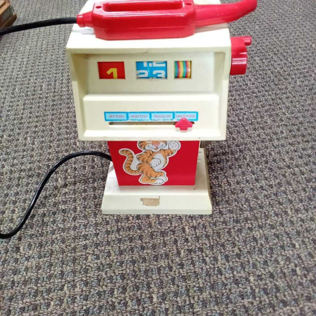 ILLCO VINTAGE TOY FUEL WIND UP GAS PUMP