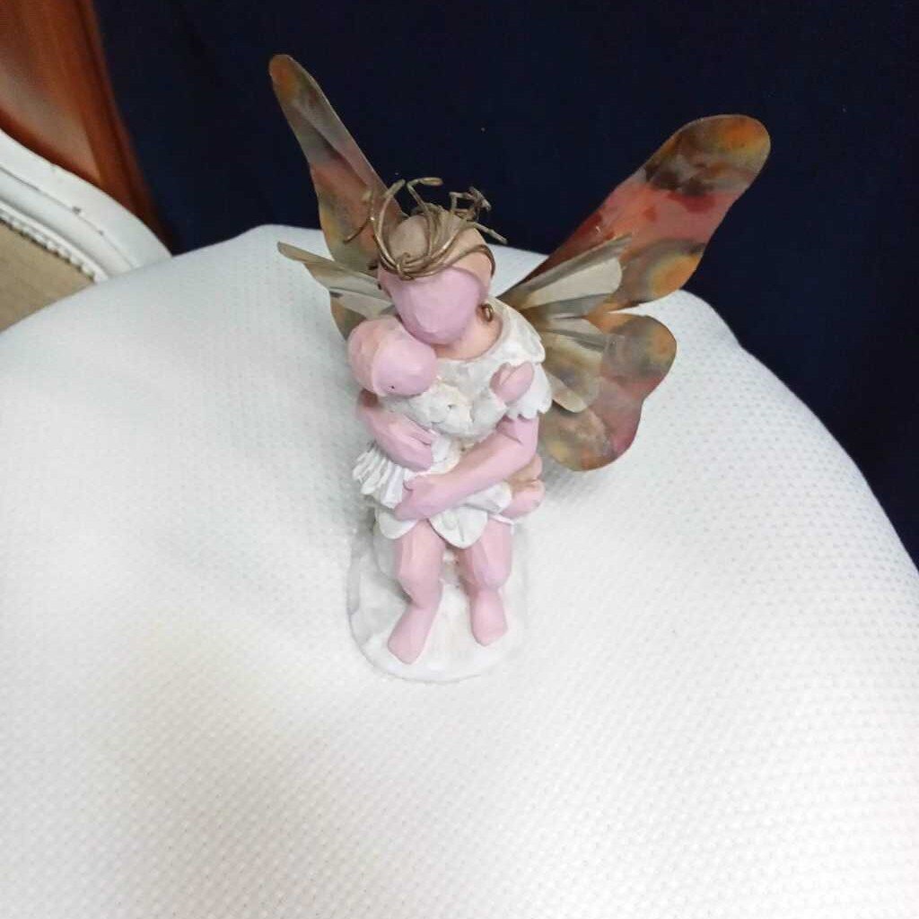 WONDERFUL ENCHANTED WINGS FIGURINE MOTHER & BABY WITH WINGS