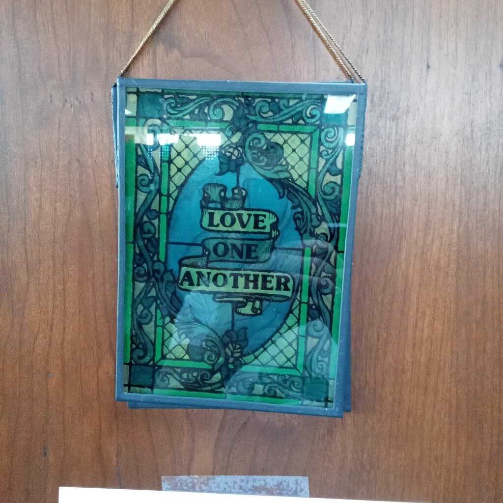 STAINED GLASS WINDOW STAND "LOVE ONE ANOTHER"