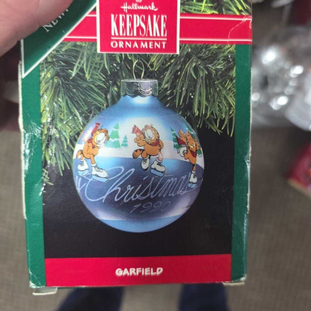 1990 HALLMARK GARFIELD XMAS ORNAMENT