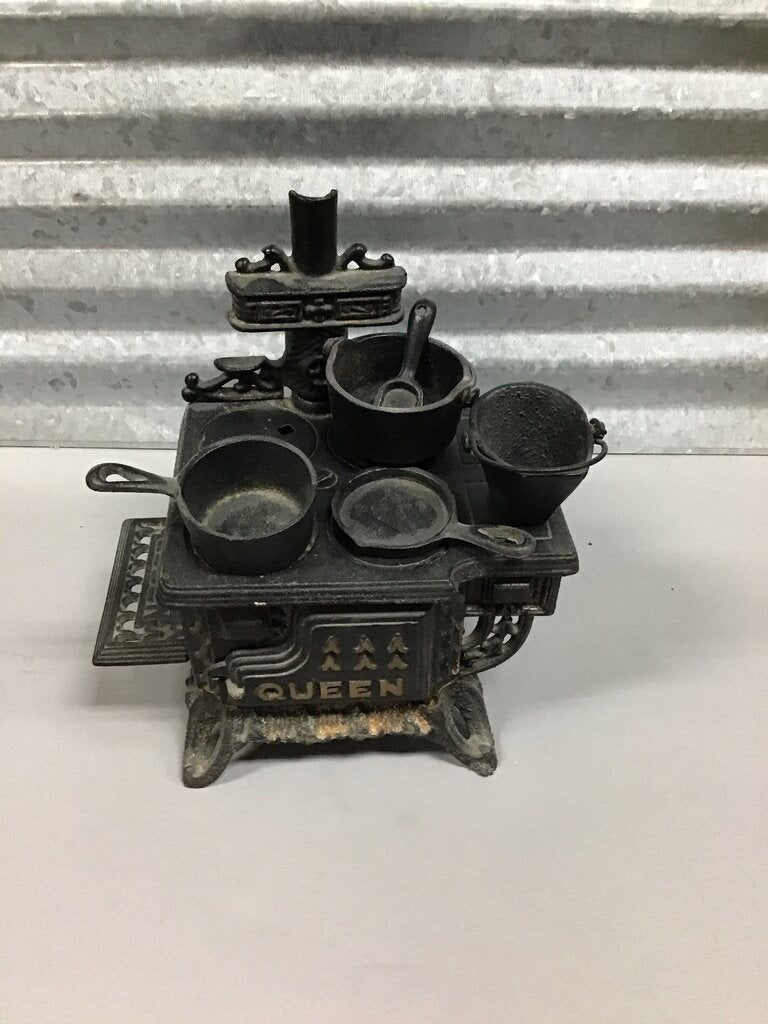 Vintage queen cast, iron stove, salesman, sample, complete set mint