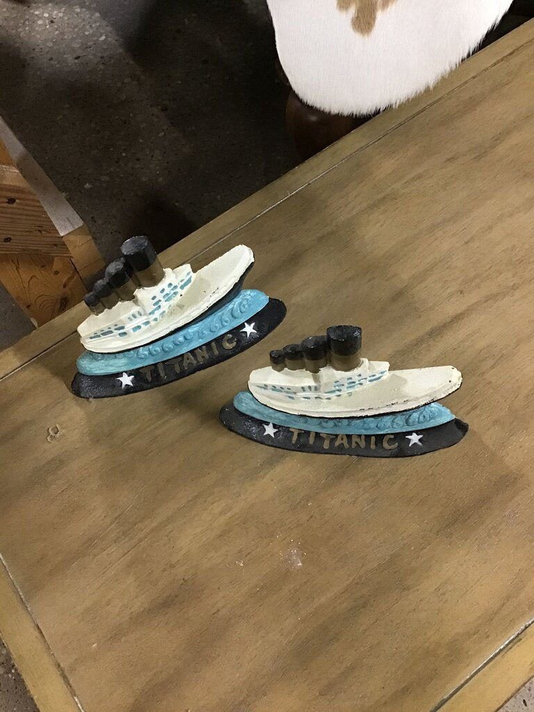 Titanic Model Ship Figurines
