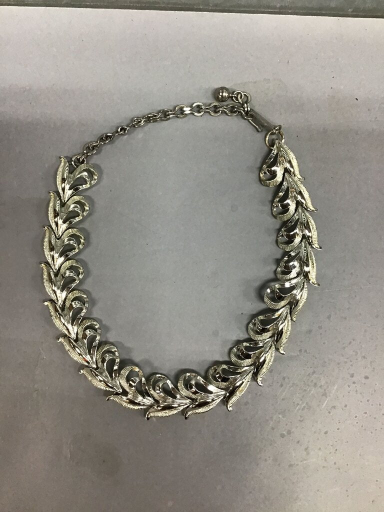 Vintage Silver Leaf Design Chocker