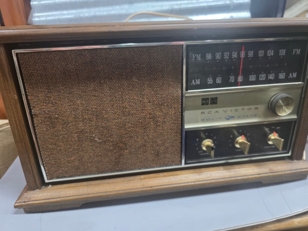 RCA Victor Solid State Radio