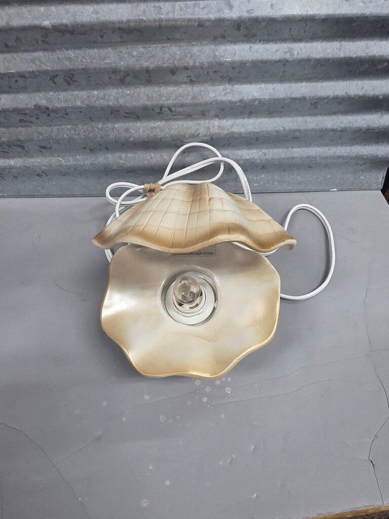 Vintage Shell Design Table Lamp