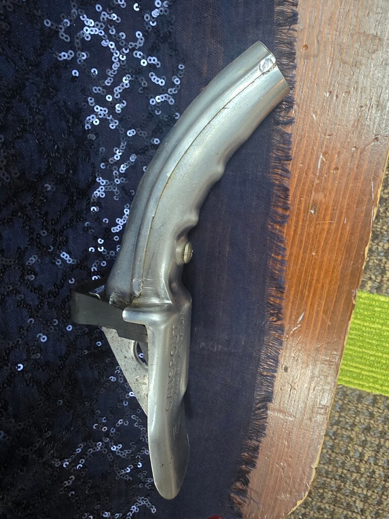 Metal gas or oil can pump handle
