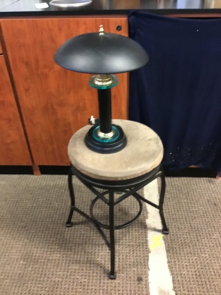 Elegant Black and Gold Table Lamp