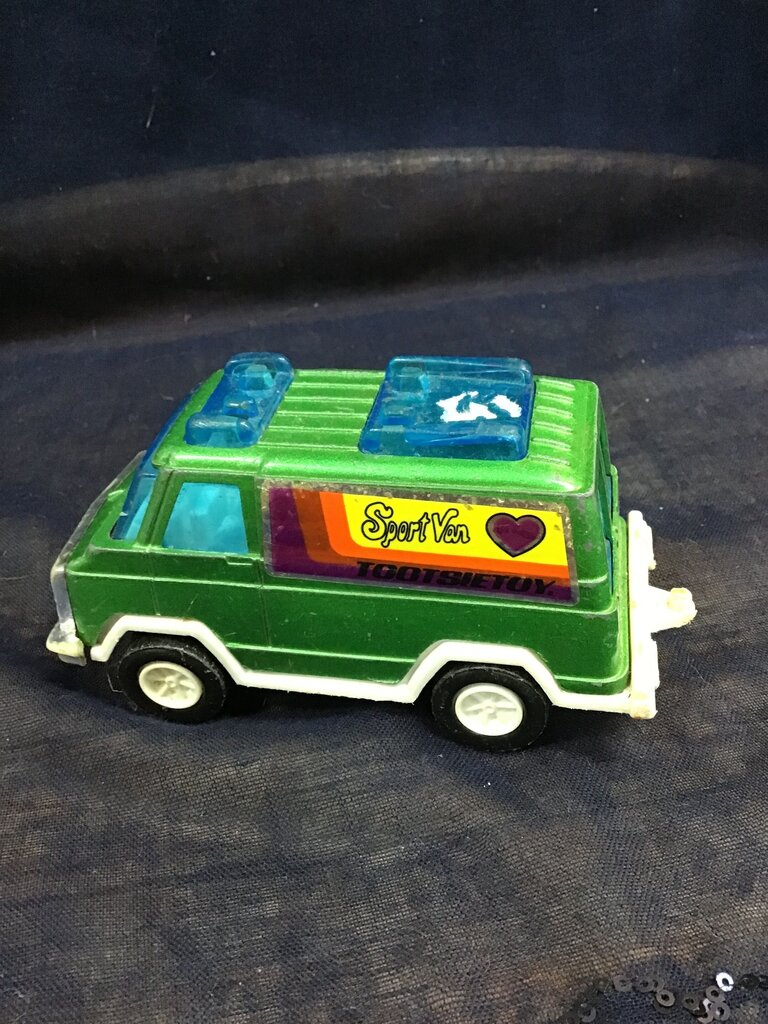 Tootsietoy Sport Van