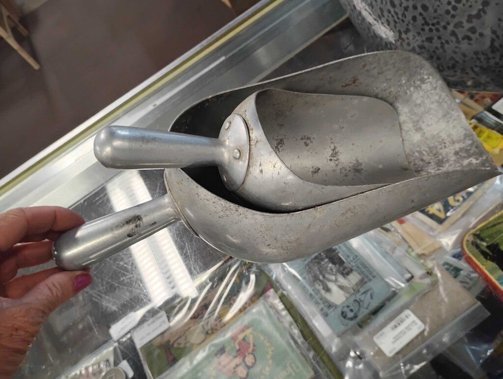 SET OF 2 ALUMINUM ICE SCOOPS