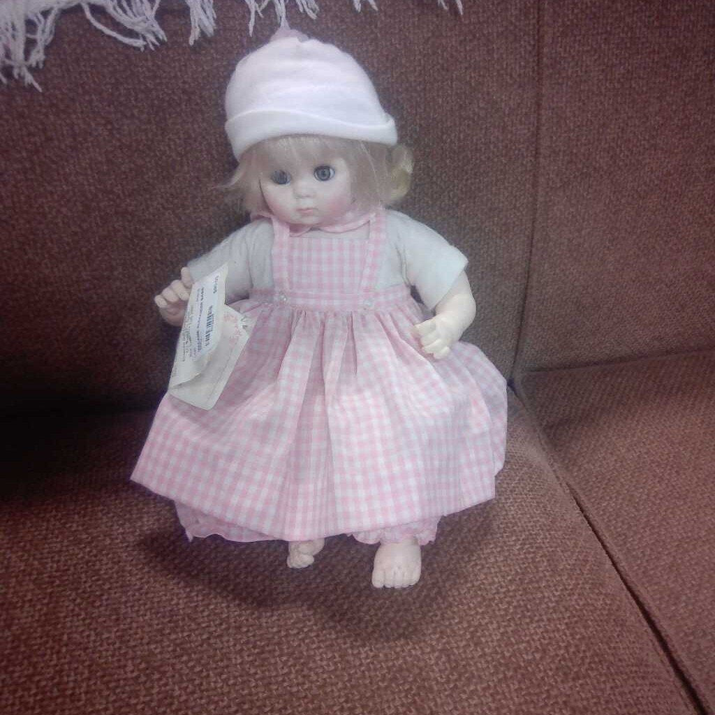 MADAME ALEXANDER BABIE DOLL