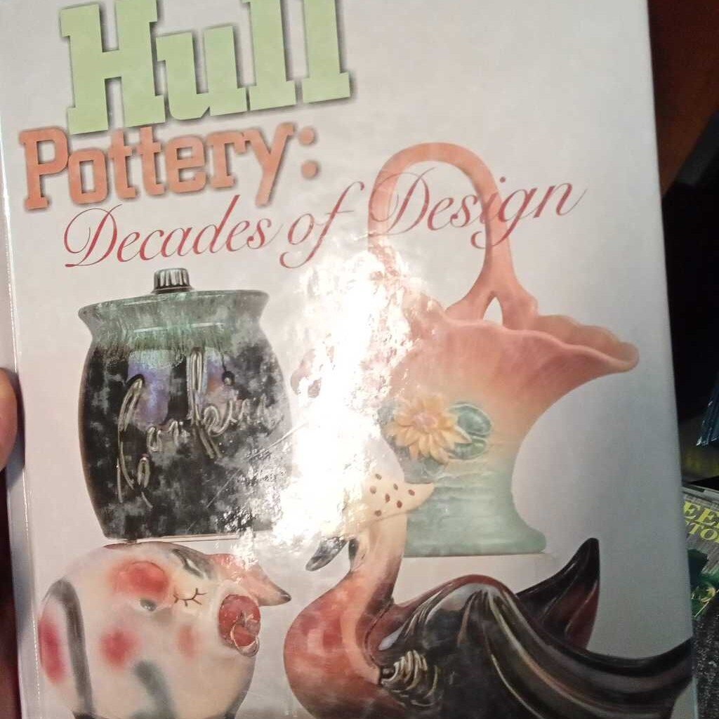 HULL POTTERY: DECADES OF DESIGN