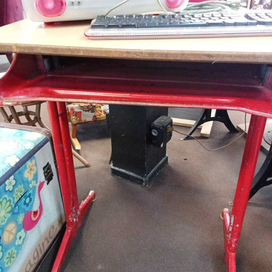 VINTAGE ORIGINAL SCHOOL DESK. GREAT CONDITION