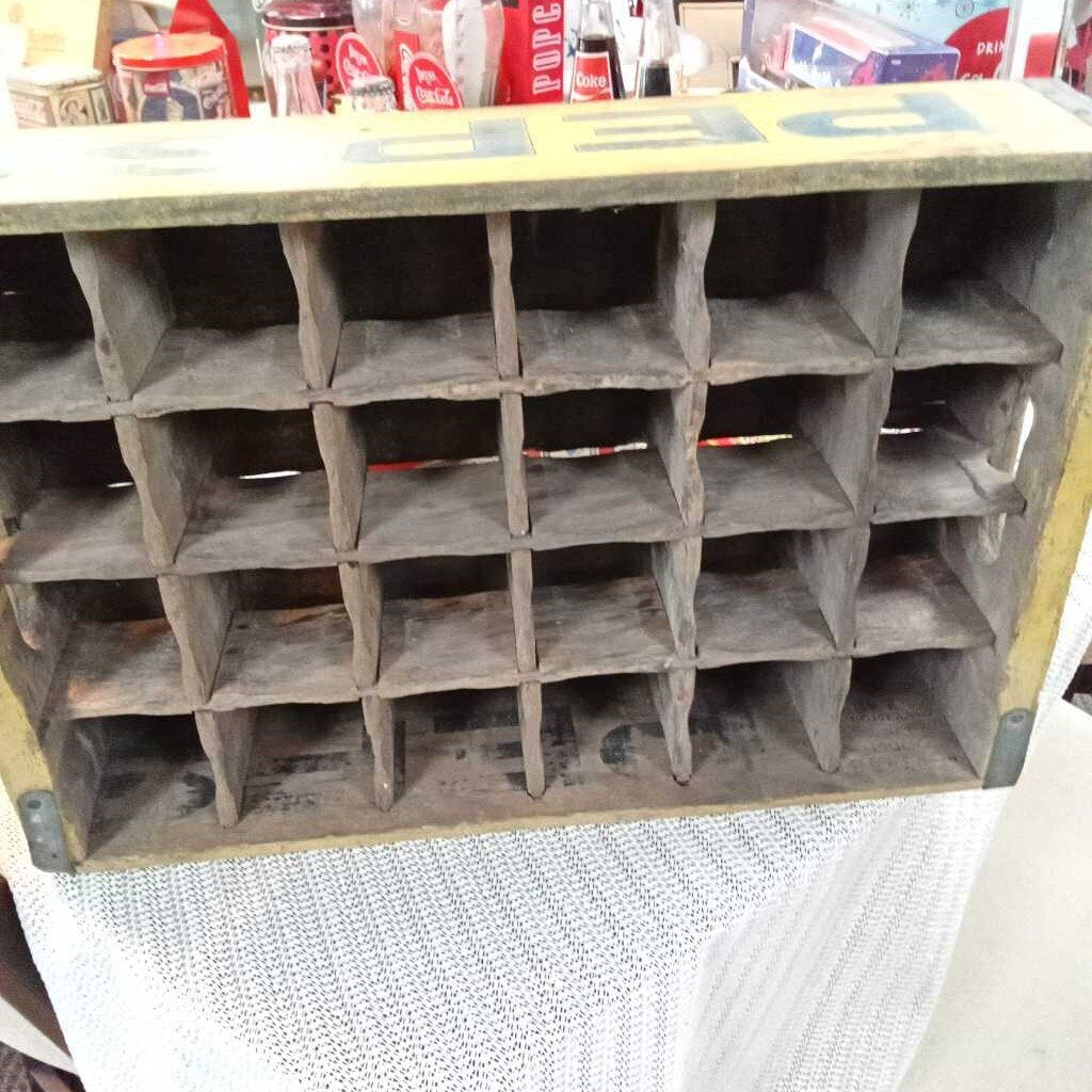 VINTAGE PEPSI BOTTLE CRATE