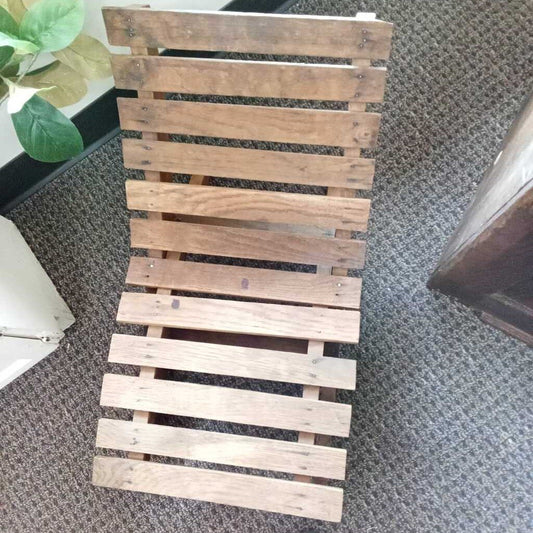CHILDS WOODEN SLATTED 2PC CHAIR