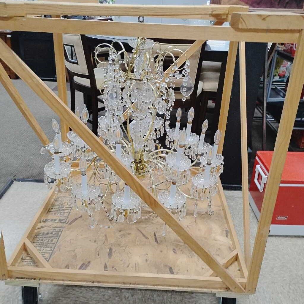 AMAZING VINTAGE CHANDELIER