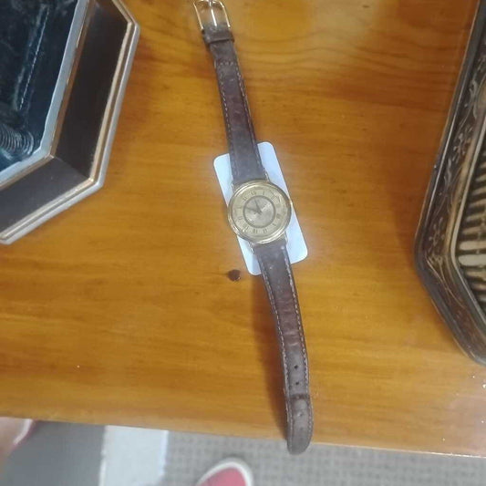 VINTAGE SEIKO WOMANS WATCH W/ LEATHER BAND