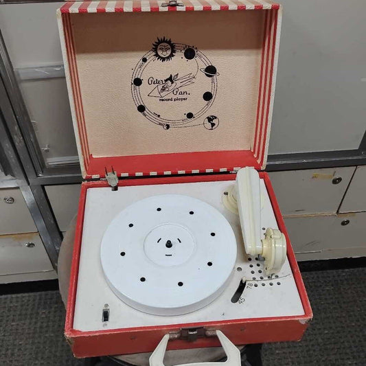 VINTAGE RECORD PLAYER PETER PAN SUITCASE STYLE
