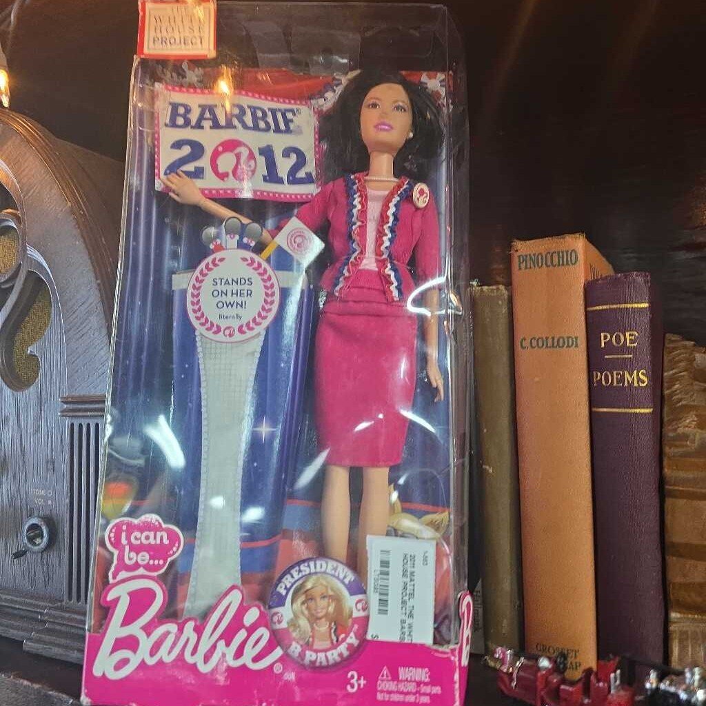 2011 MATTEL THE WHITE HOUSE PROJECT BARBIE 2012