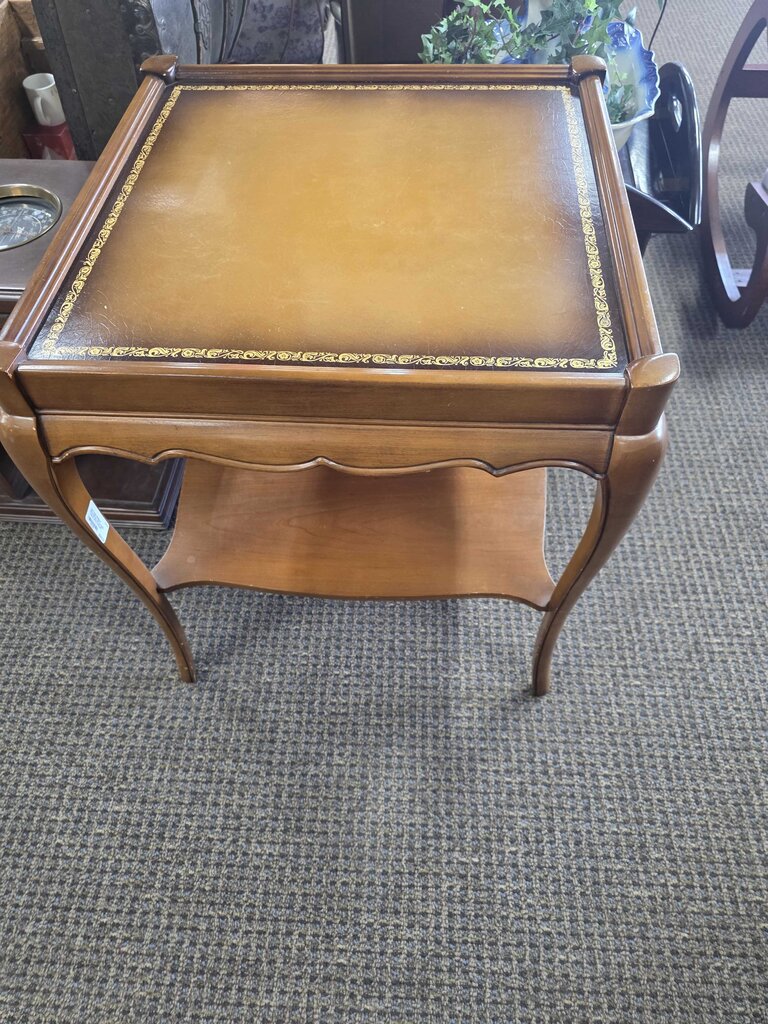 VIINTAGE FRENCH PROVINCIAL STYLE END TABLE WITH TOOLED LEATHER TOP BY HENREDON