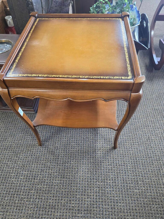 VIINTAGE FRENCH PROVINCIAL STYLE END TABLE WITH TOOLED LEATHER TOP BY HENREDON