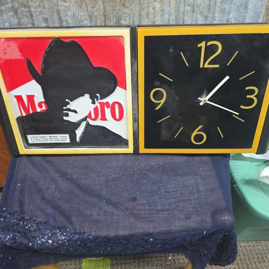 VINTAGE MARLBORO ADVERTISING LIGHT WALL CLOCK