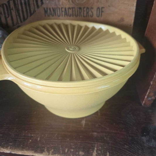 VINTAGE YELLOW TUPPERWARE CONTAINER