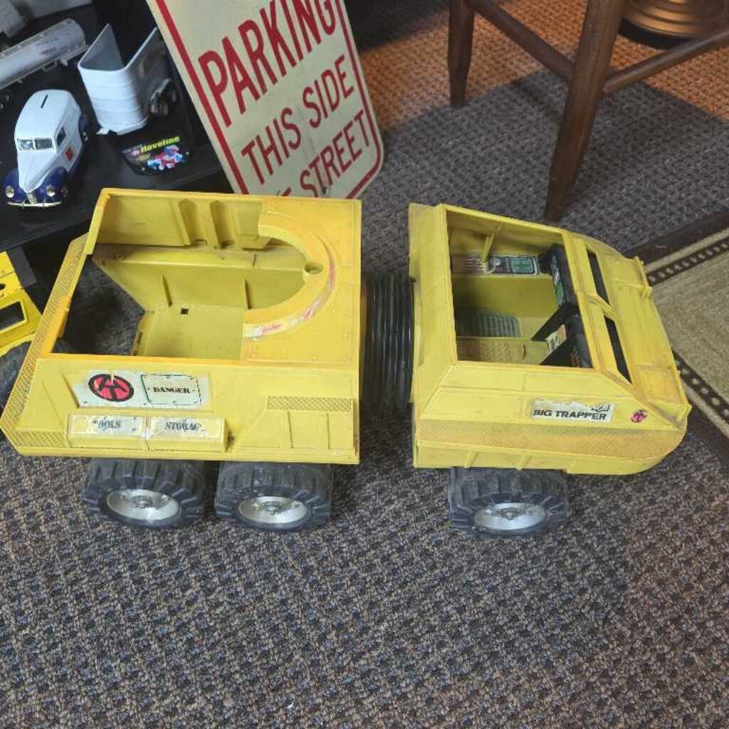 60S VINTAGE BIG TRAPPER TOY TRUCK