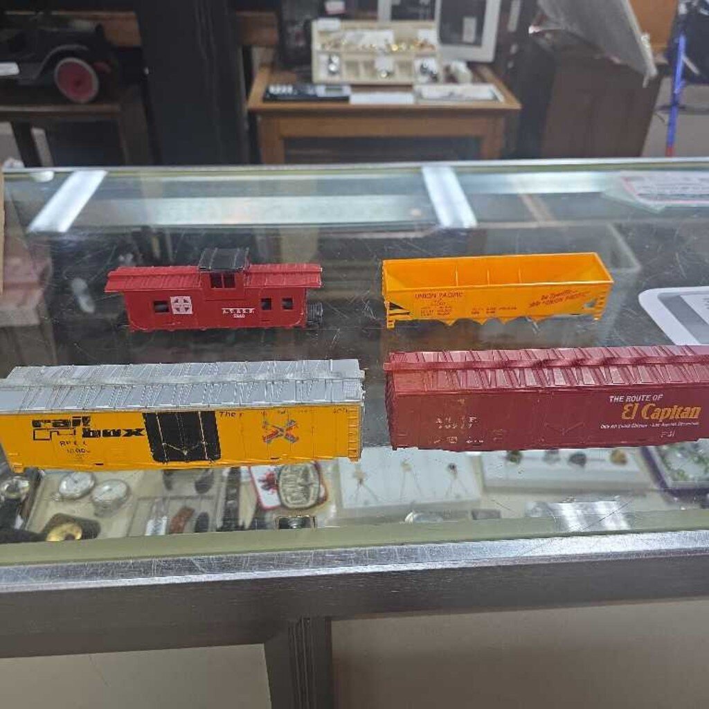 VINTAGE TRAIN CAR