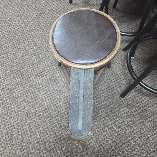 VINTAGE WOODEN SHOE SHINE CHAIR