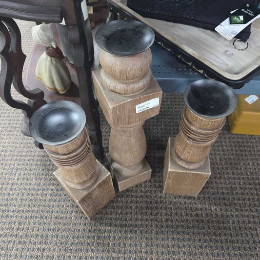 SET OF 3 CANDLE HOLDEERS