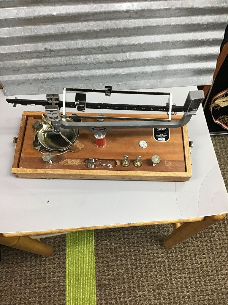 Vintage Kitchen Scale