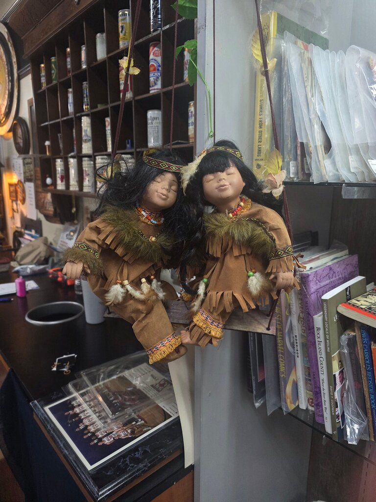 VINTAGE INDIAN KISSING COUSINS