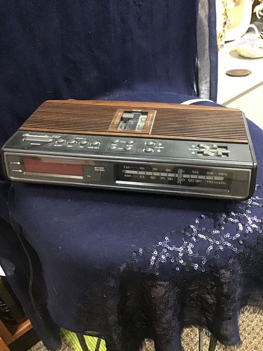 Vintage Charmstronics 1722 Radio