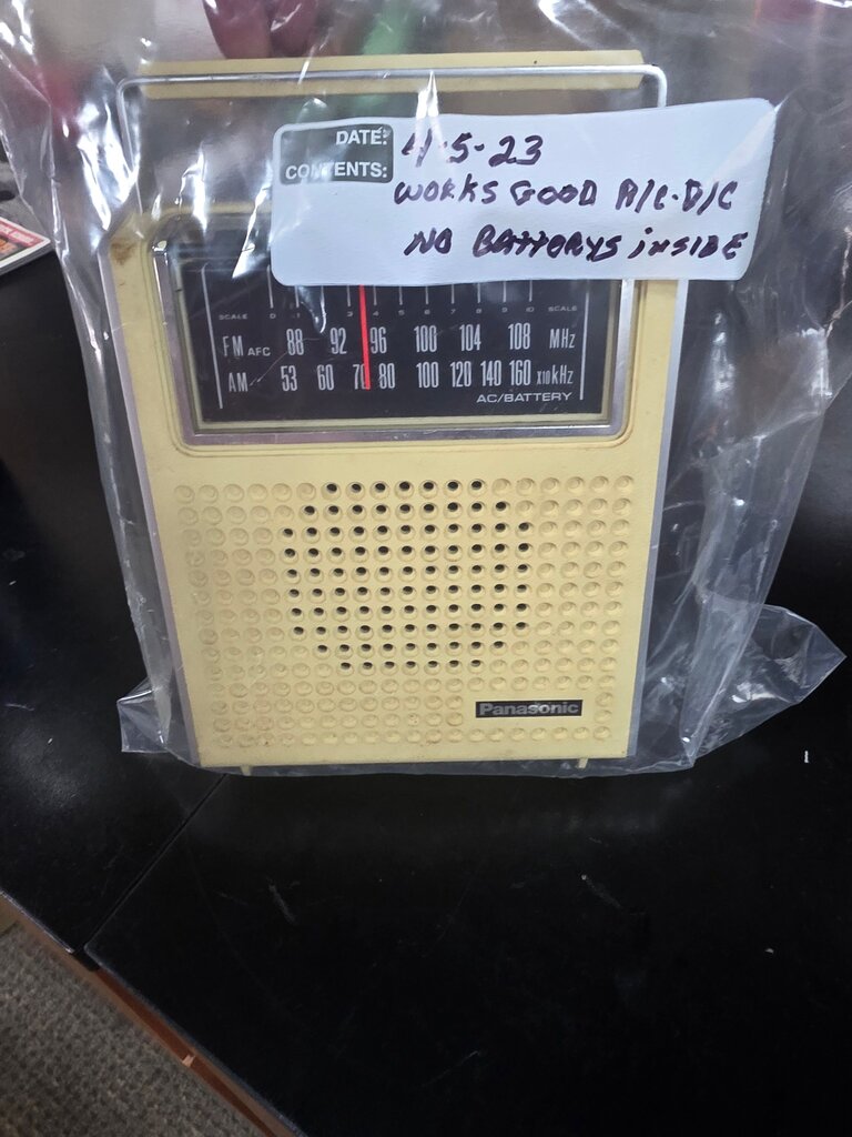 Vintage Panasonic AM/FM Portable Radio