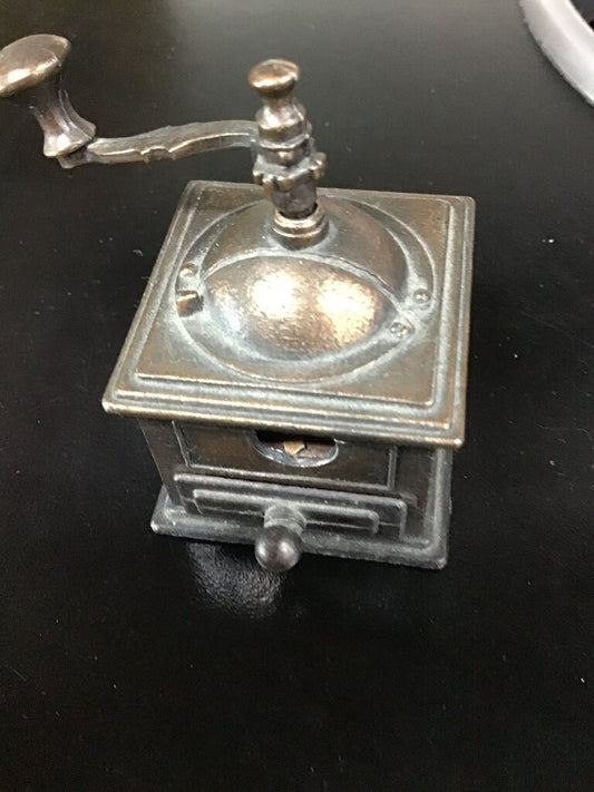 Antique Style Manual Coffee Grinder