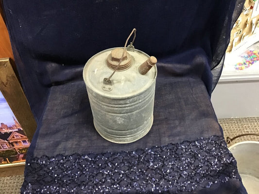 VINTAGE OIL CAN