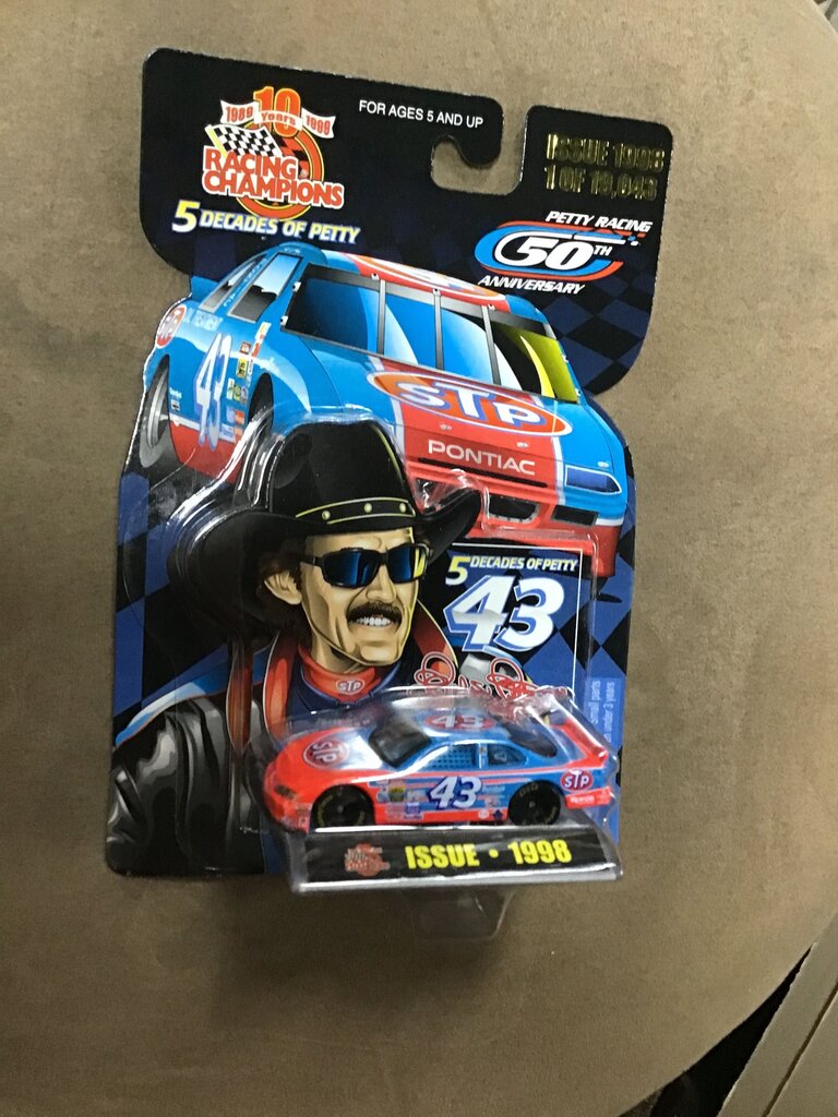 Racing Champions 1998 Richard Petty Commemorative Car