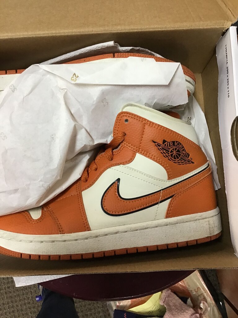 Nike Air Jordan Retro 1 High OG Orange