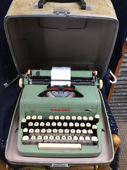 1957 Quiet De Luxe Royal Vintage Green Typewriter